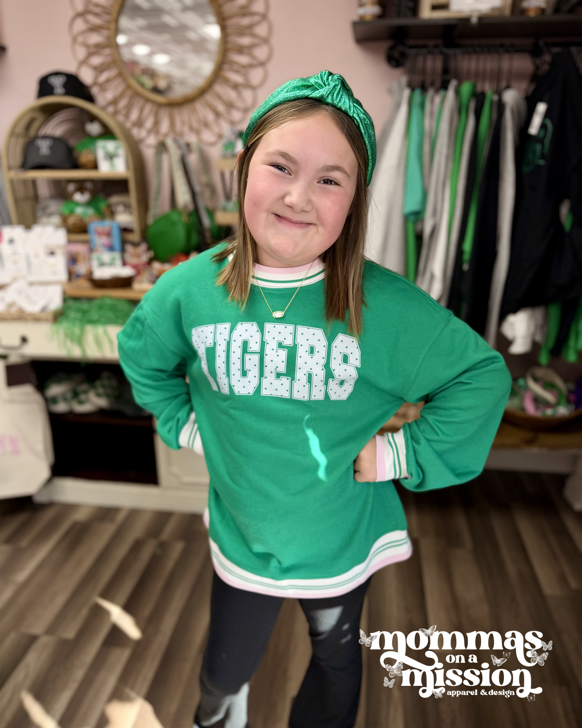 tigers - contrast striped trim pullover